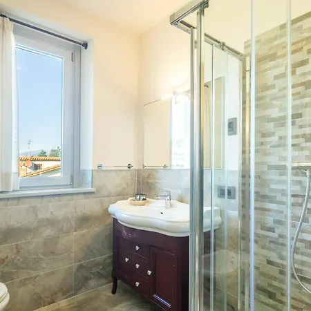 Beautiful With Private Lawn, Pool And Luxury By Vacavilla