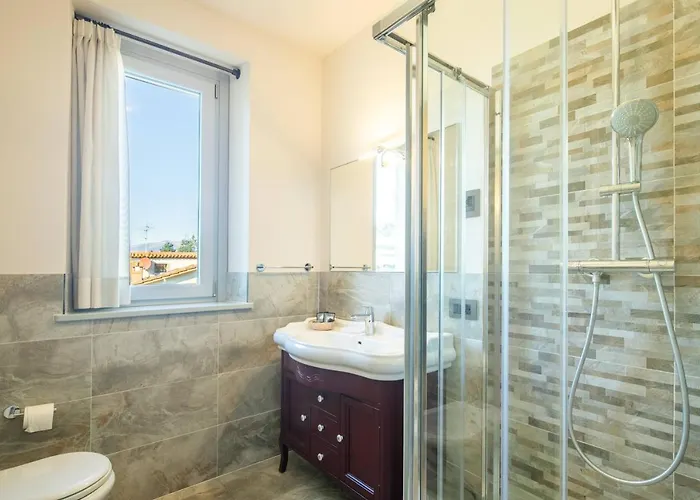 Beautiful With Private Lawn, Pool And Luxury By Vacavilla